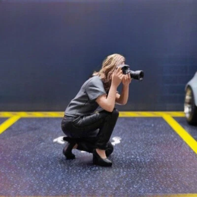 Diorama 1:18 Photography Girl Model Garage Workshop Scene Display Props Model