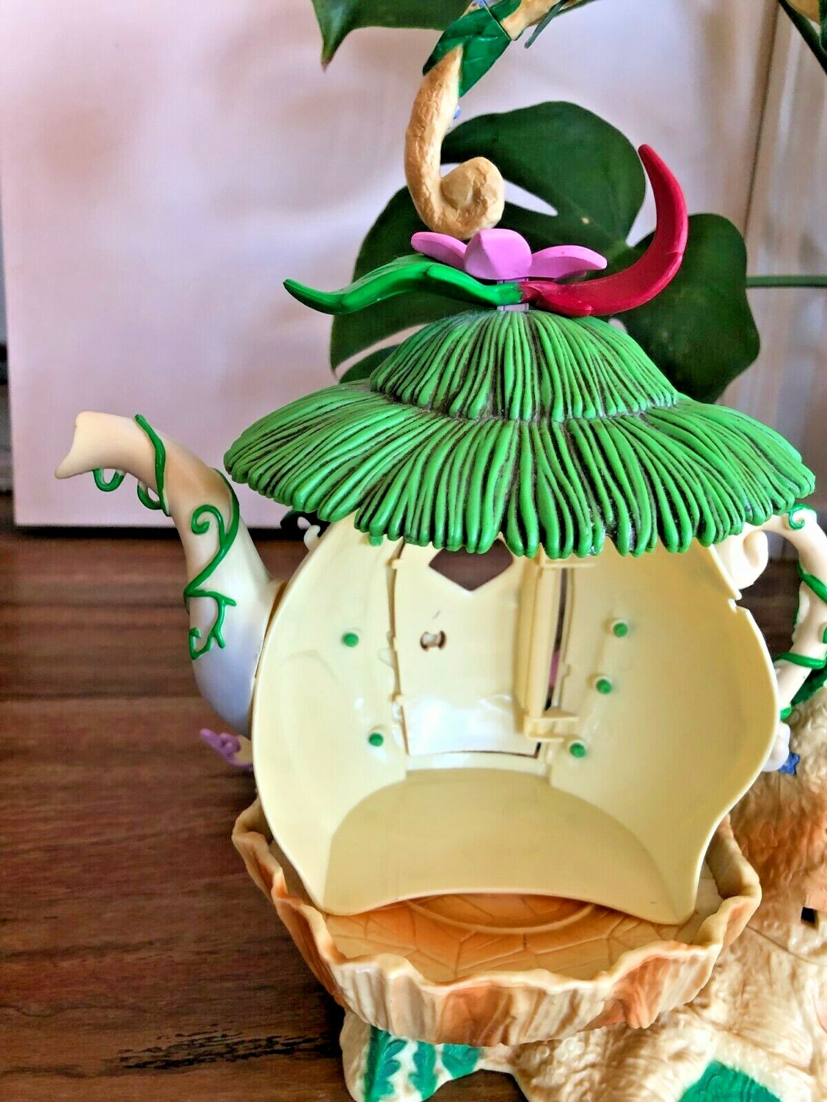 Disney Fairies Tinkerbell Pixie Hollow Tree House Teapot Playset 2006
