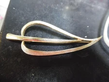 Vintage goldtone Sarah Coventry open  leaf pin -3½"