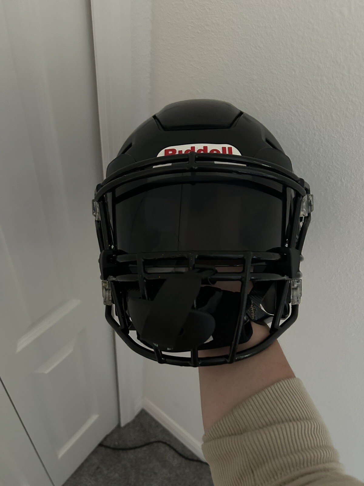 Riddell Speed Flex Helmet Youth White Size Medium With Chin Strap. New