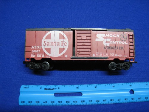 HO Scale Lifelike Santa Fe Boxcar - Freight Train - Picture 1 of 4