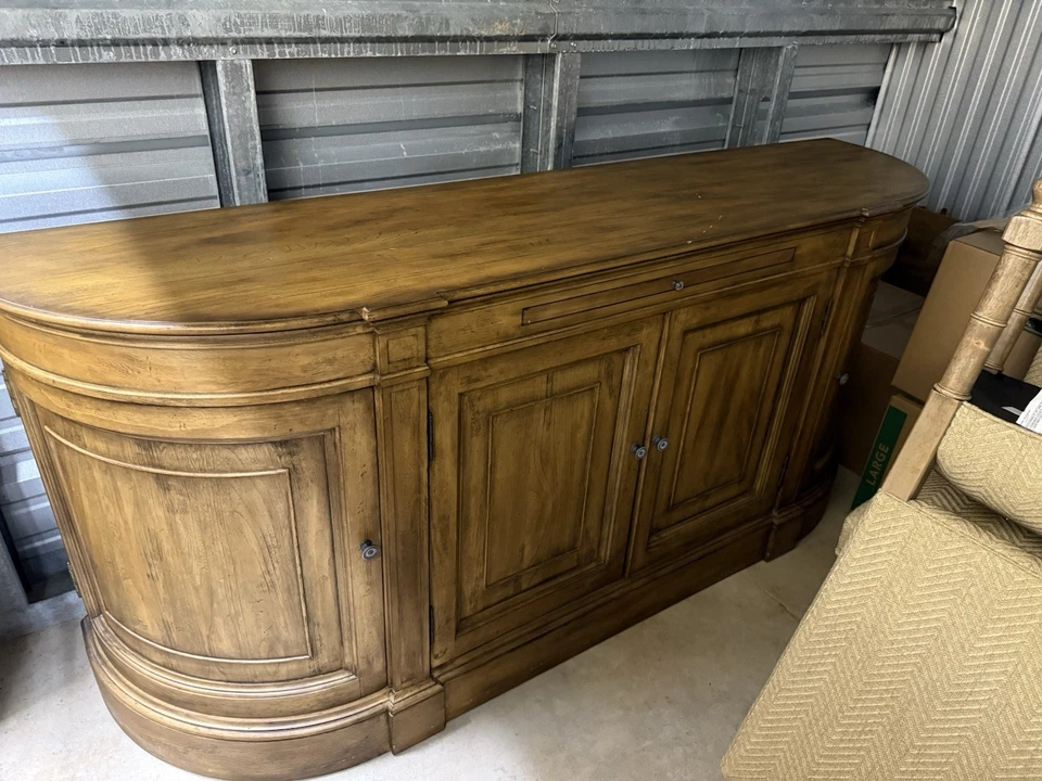 Ethan Allen Dinning Room Set with 6 chairs,Buffet, and Mirror. - Image 2 of 4