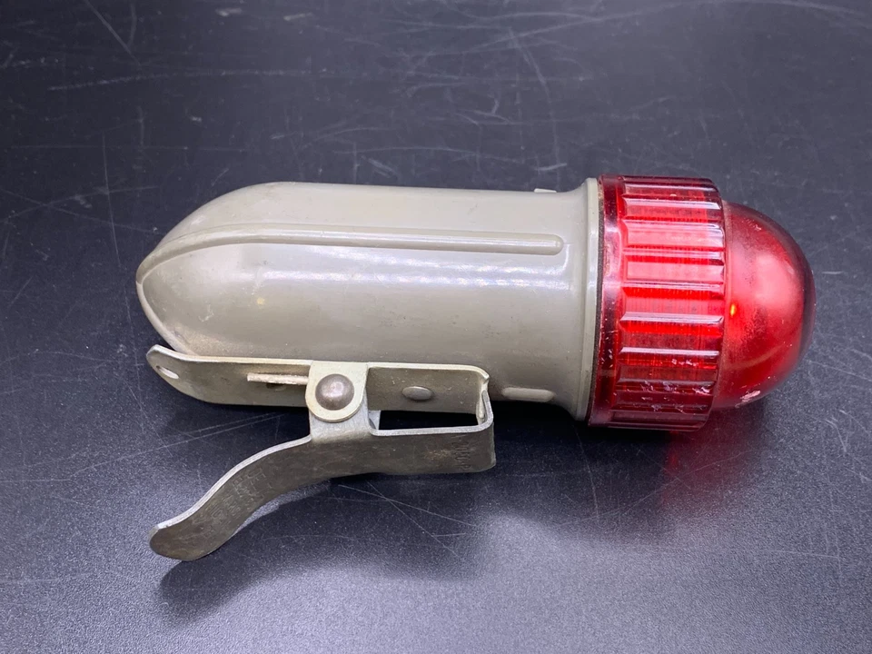 Luz utilitaria para bicicleta DELTA de colección en forma de torpedo en estado de funcionamiento Foto 4 de 4