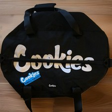 100% polyester with 3 compartments. Capacity ...