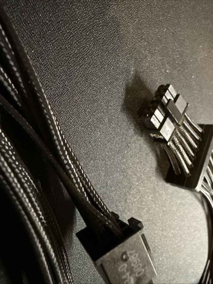 Corsair 600W PCIe 5.0 12VHPWR Type-4 PSU Power Cable - CP-8920284 - Image 3 of 3