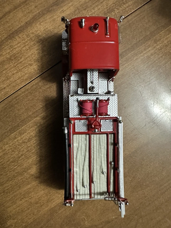 MACK60 1:32 1960 MACK FIRE TRUCK (RESCUE HOSE CO. #1) Collectible COA - Image 2 of 4