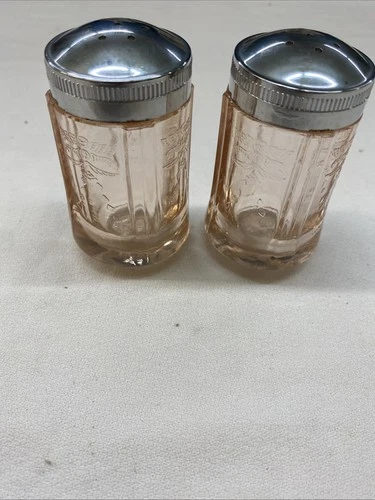 Vintage Pink Depression Salt & Pepper Shakers Madrid