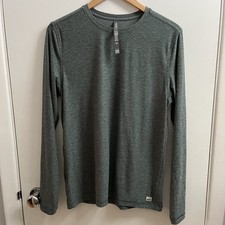 Vuori Strato Tech Tee Long Sleeve Performance Stretch Gym Soft Green Men  s Small