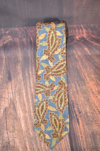 Vintage BURBERRYS of London Silk Neck Tie Hand sewn in USA 4" x 56" - Picture 6 of 6