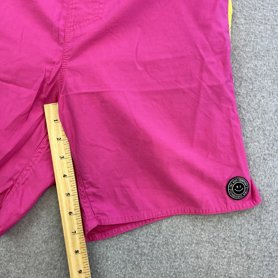 Bermuda de natação Neff masculina média rosa amarela cordões bolsos de corte - Imagem 3 de 4