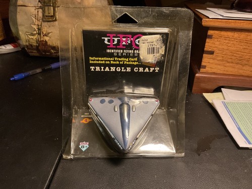 Shadowbox Triangolo Astronave Artigianale