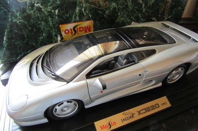 WOW Maisto Jaguar Xj220 1 12 Scale for 