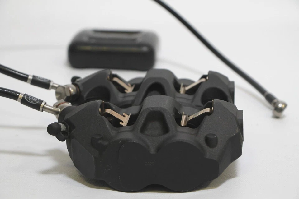 Honda CBR1000RR 2020 передние тормозные суппорты со вспомогательными тормозными магистралями - Изображение 4 из 4