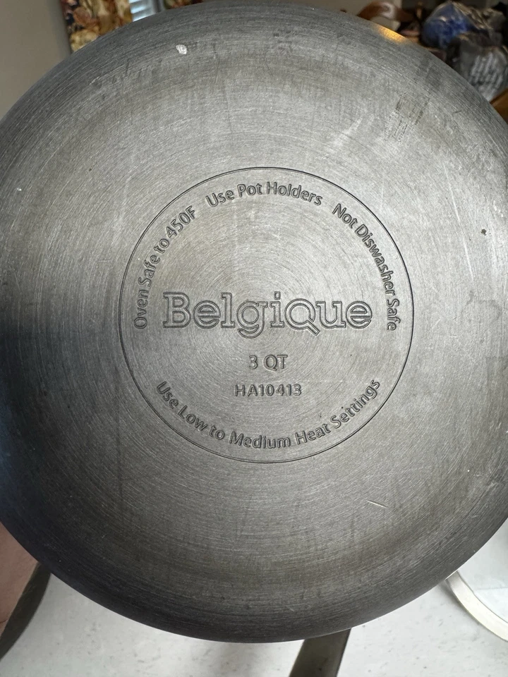 Belgique Juego de utensilios de cocina anodizados de 5 piezas con tapas - ollas y sartenes - buen estado Foto 2 de 4