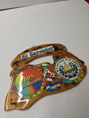 El Salvador Wooden Map Key Holder, Colgadero de llaves De Madera Artesanal