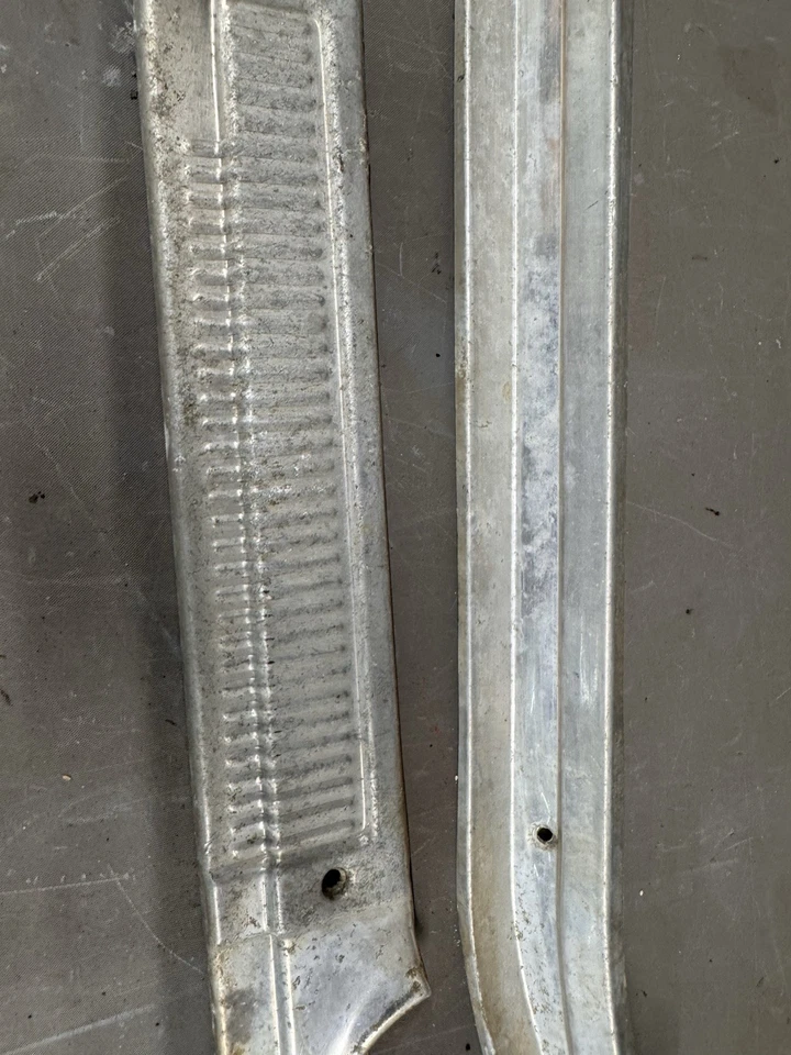 Chevy GMC C10 K10 1973-1977 camioneta alféizar alfombra placa rasguño moldura basculante equipo original Foto 3 de 4