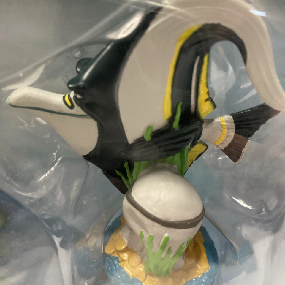 Disney Pixar DISNEYLAND SET Finding Nemo Collectible Figures - Image 3 of 4