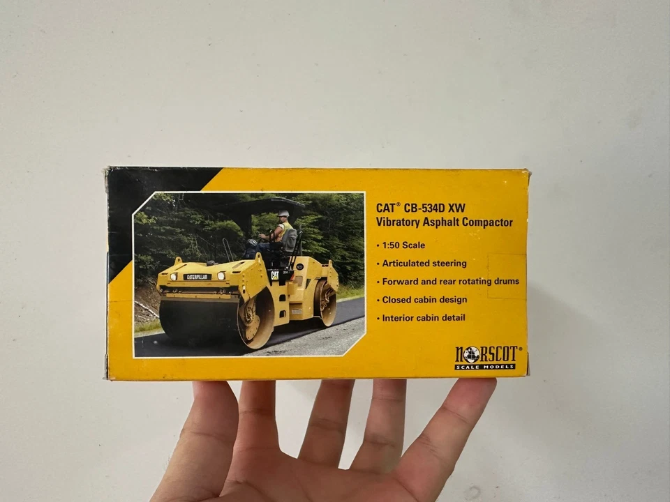 New Norscot Cat CB-534D Vibratory Asphalt Compactor With Closed Cabin 1:50 55132 - Image 3 of 4