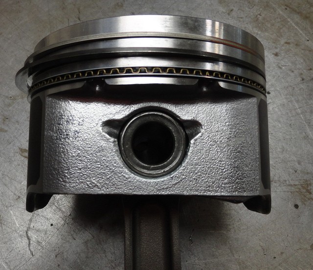 One Genuine MerCruiser 4.3l TKS V6 Vortec Piston Ring & Connecting Rod