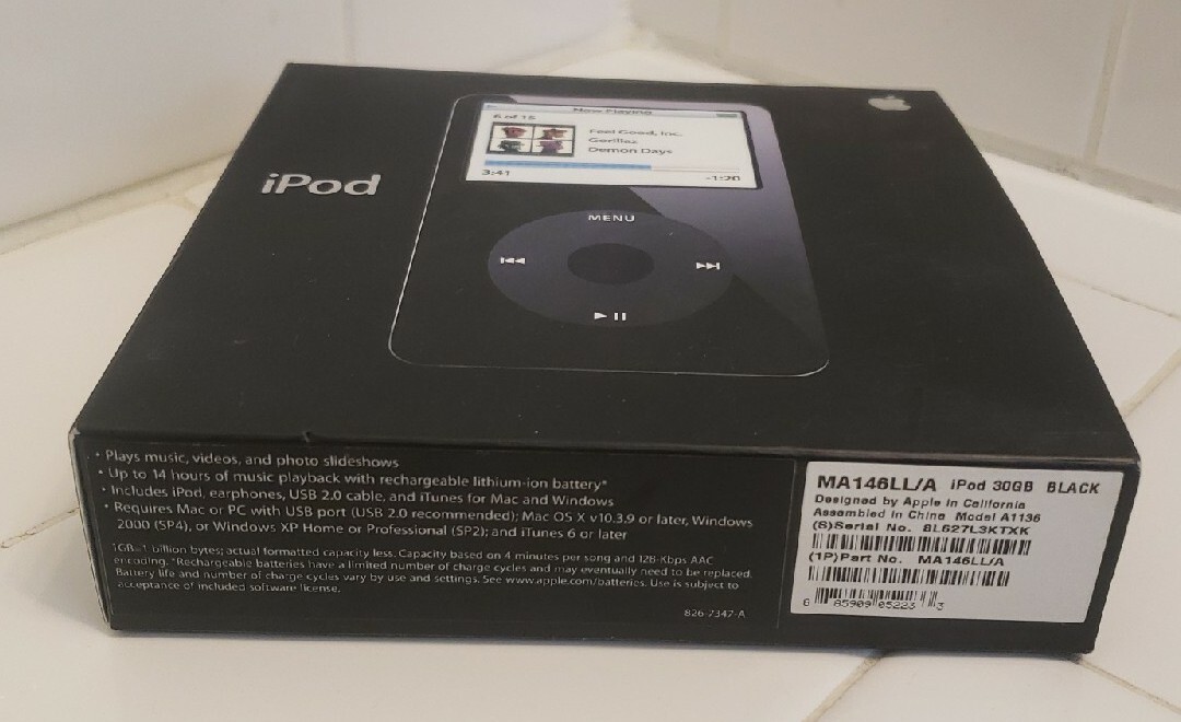 Apple A1136 30GB iPod Video 5th Generation - Black - CIB