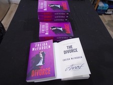 Product Image: Signed Freida McFadden The Divorce US First Paperback The Housemaid