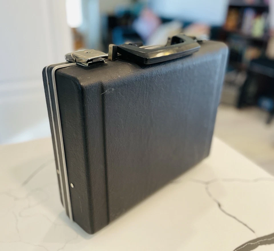 Clarinete Bb de madera Amati Kraslice ACL 311 usado con estuche original | Funciona muy bien Foto 3 de 4