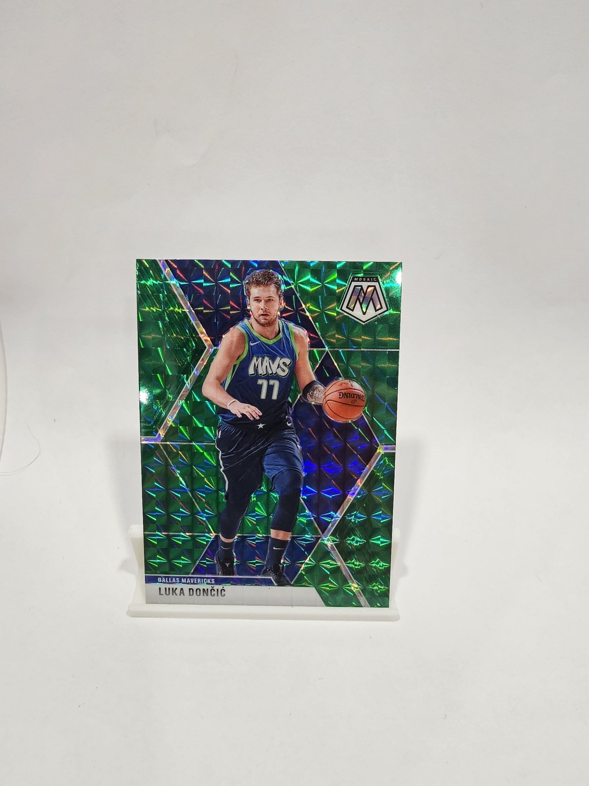 2019-20 Panini Mosaic #44 Luka Doncic Green Prizm