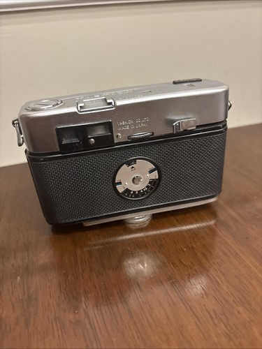 Vintage Yashica Flash-O-Set 35 mm Camera w/ Leather Case - Picture 3 of 5