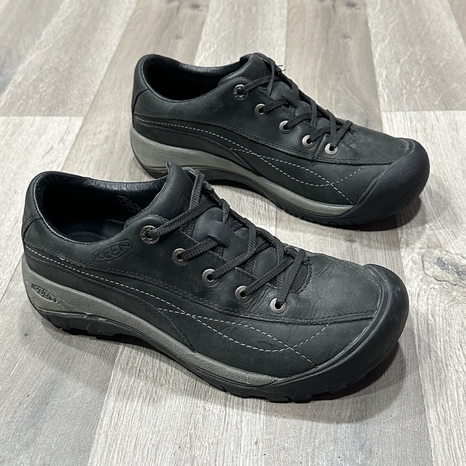 Keen Toya Scarpe da trekking sneaker da donna in pelle nera (53001) Taglia US 7 5