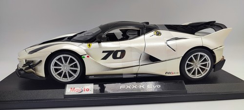 MAISTO 1:18 Scale Ferrari FXX K EVO PEARL METALLIC Diecast Car SPECIAL EDITION - Picture 3 of 10