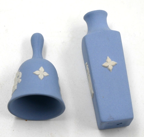 TEENY TINY MINIATURE WEDGWOOD BLUE JASPERWARE VASE AND BELL DOLLS HOUSE SIZE - Picture 2 of 2