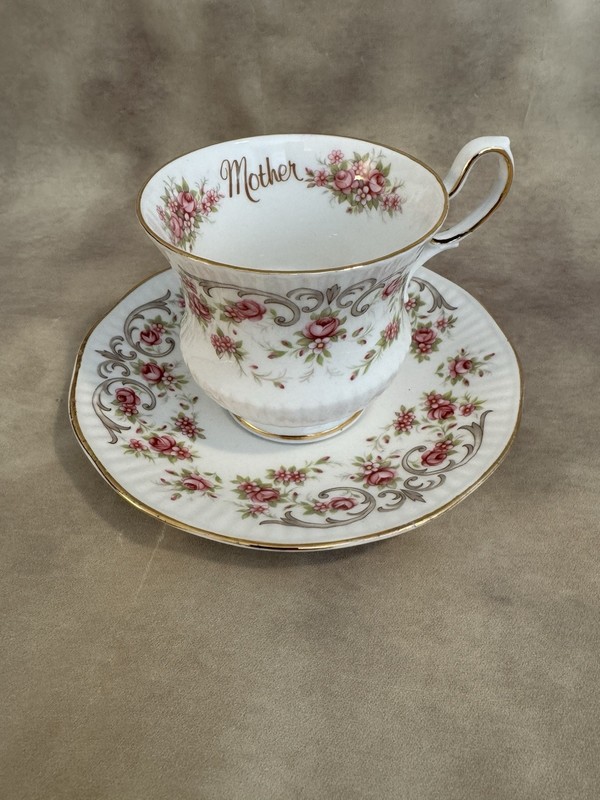 Queen's/Rosina Mother Floral bone china teacup & saucer set