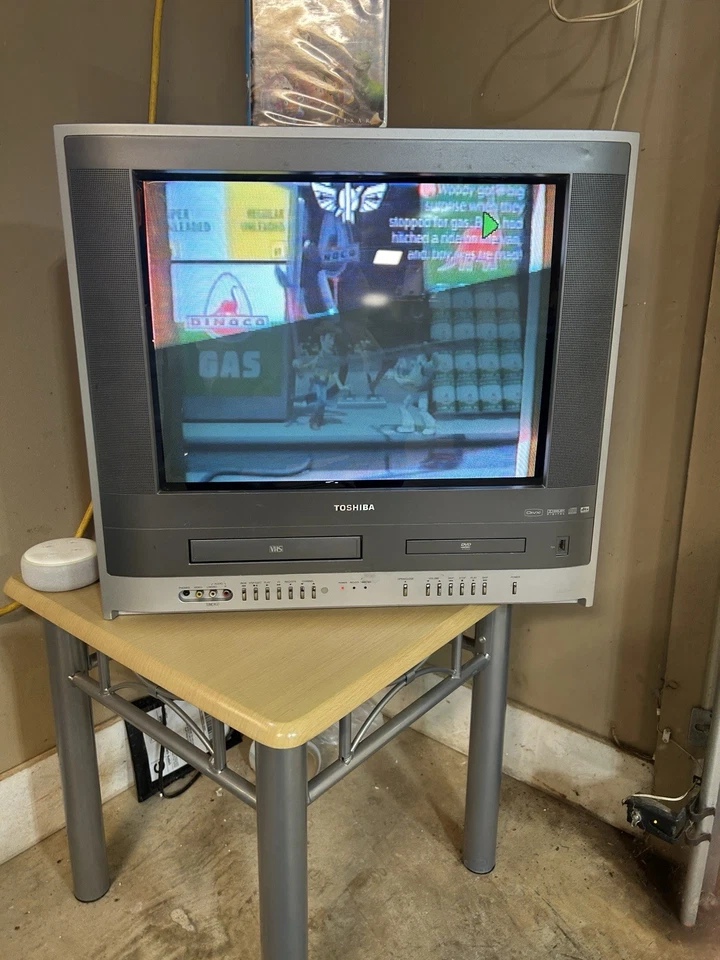 TOSHIBA MW20F52 20" TV/VCR/DVD Combination CRT W/Remote, VHS Works , DVD Don’t - Image 4 of 4