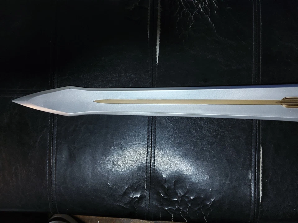 Réplica de utilería coleccionable NECA Diablo III El'Druin la Espada de la Justicia Foto 2 de 3