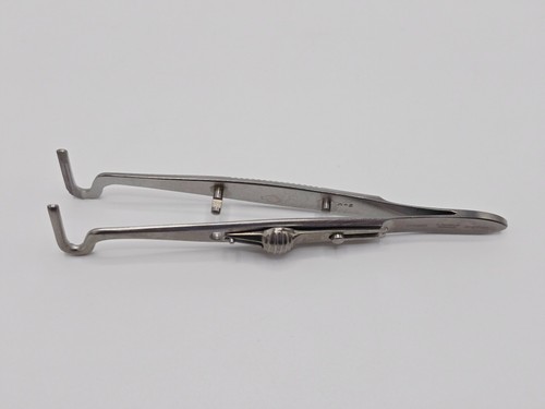 V.Mueller OP3895 Berke Ptosis Forecps Blades 20mm Wide Serrated Longitudinal - Picture 2 of 4