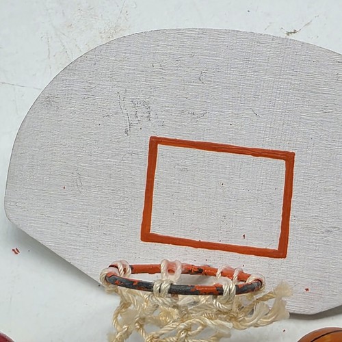 Casa delle Bambole Miniatura - Canestro da Basket con Backboard Wilson Ball Scala 1:12 - Foto 5 di 10