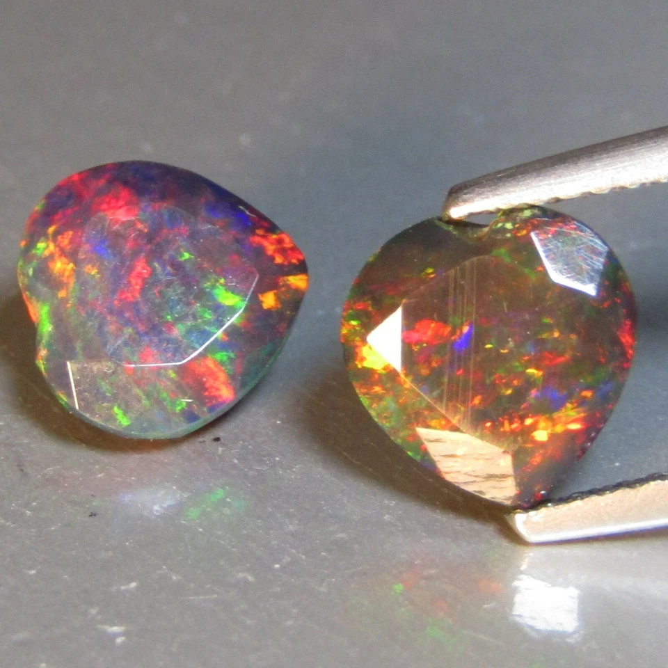 Мигающий натуральный черный опал 2,44 карата 8 мм подходящая пара драгоценных камней в форме сердца Эфиопия  - Изображение 4 из 4