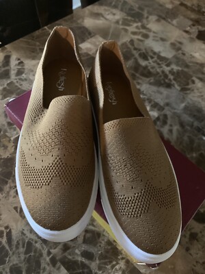 Refresh Woman s Slip On Shoes Gold 9 NIB 
