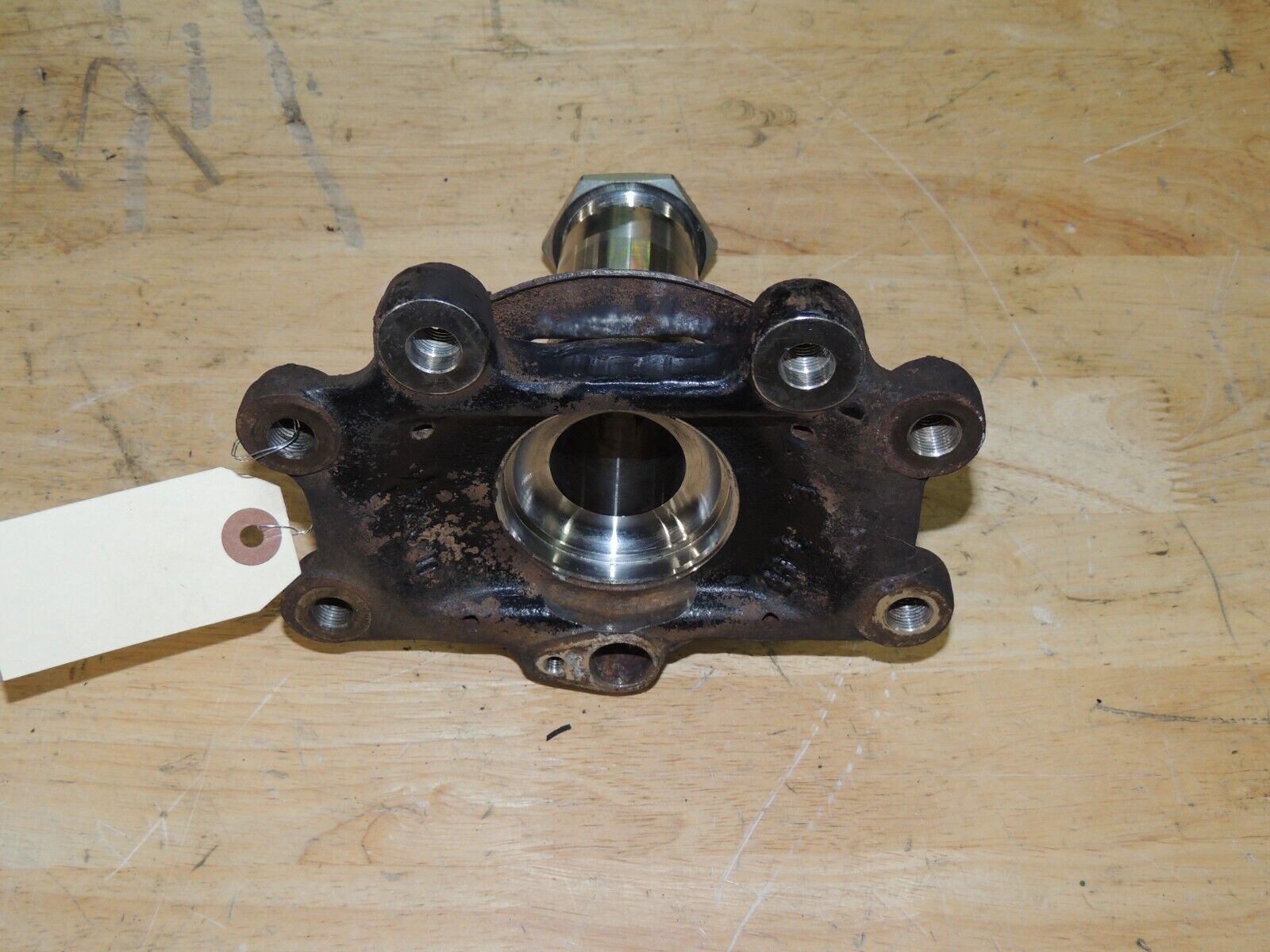 93 Bentley Brooklands Stub Axle LH Rear with NUT and Stone Guard UR27217
