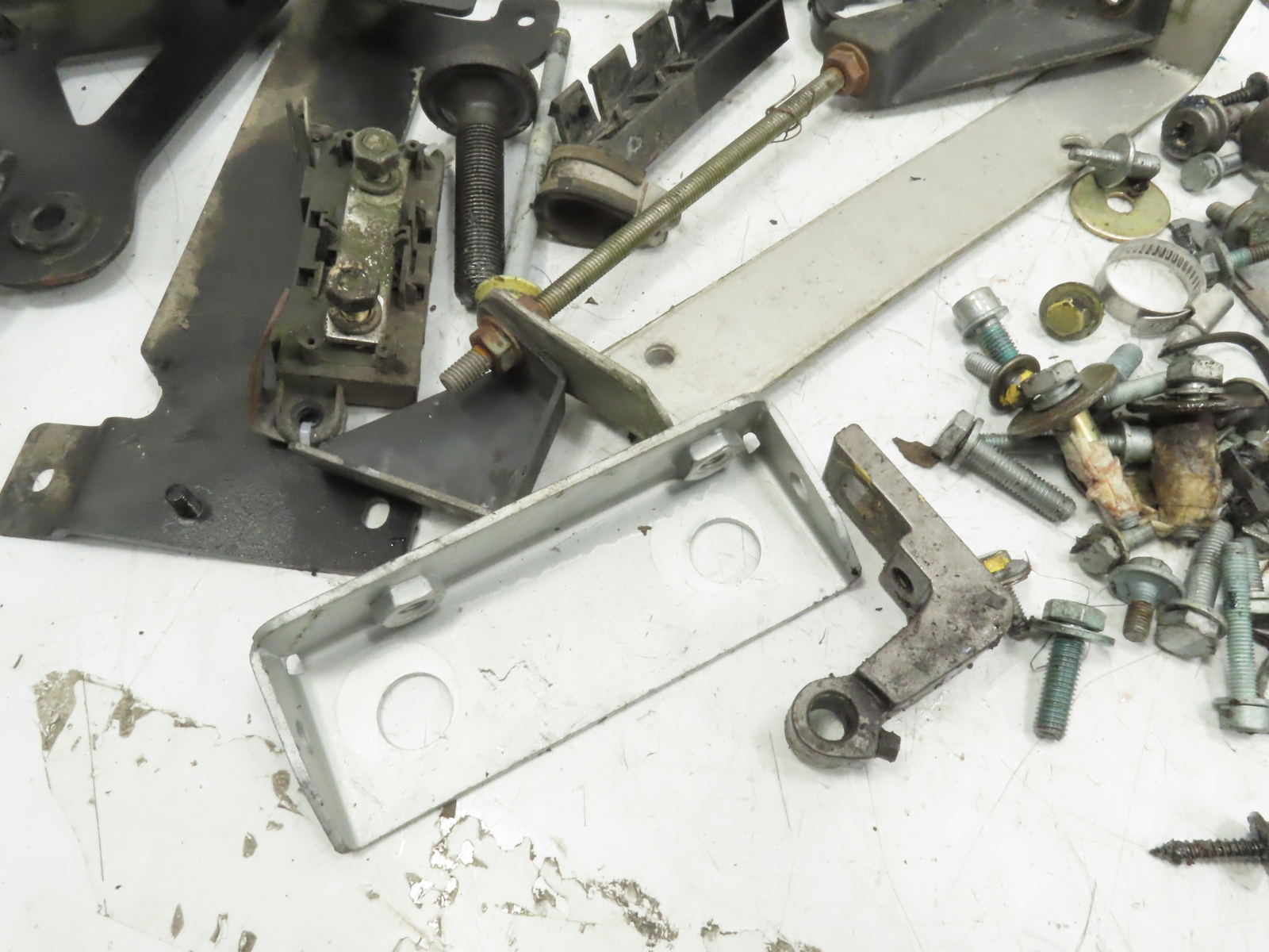2004 Lamborghini Gallardo Bracket, Bolts Nuts Washer Screw Mounts Hardware
