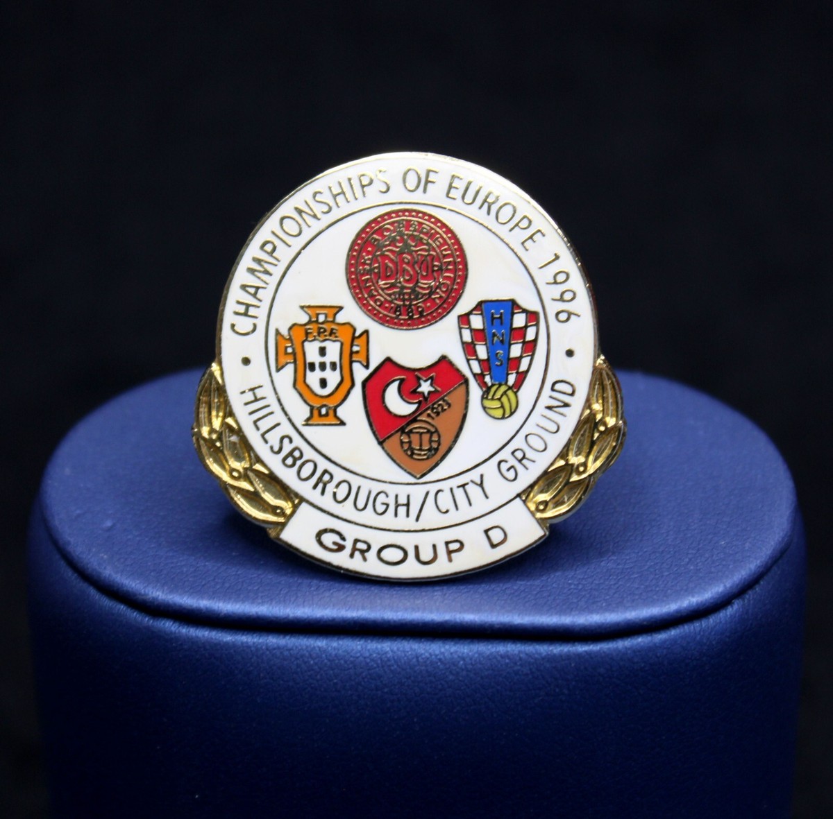 EURO96 イングランド大会のメダルキーホルダー3個セットです UEFA EURO CHAMPIONSHIPS 1996 EURO 1996 ENGLAND 5 BADGE SET