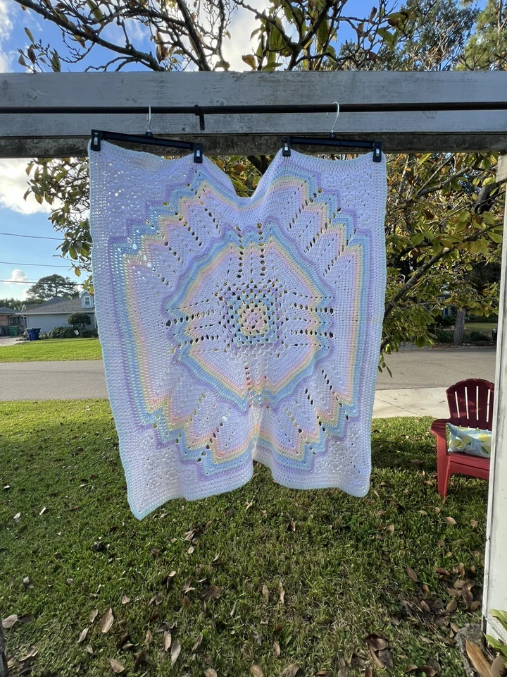 Manta bebé afgana pastel arco iris hecha a mano ganchillo 42x42 pulgadas Foto 3 de 4