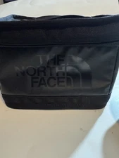 The North Face Insulated Lunch Bag With Blue Interior Black Exterior ￼