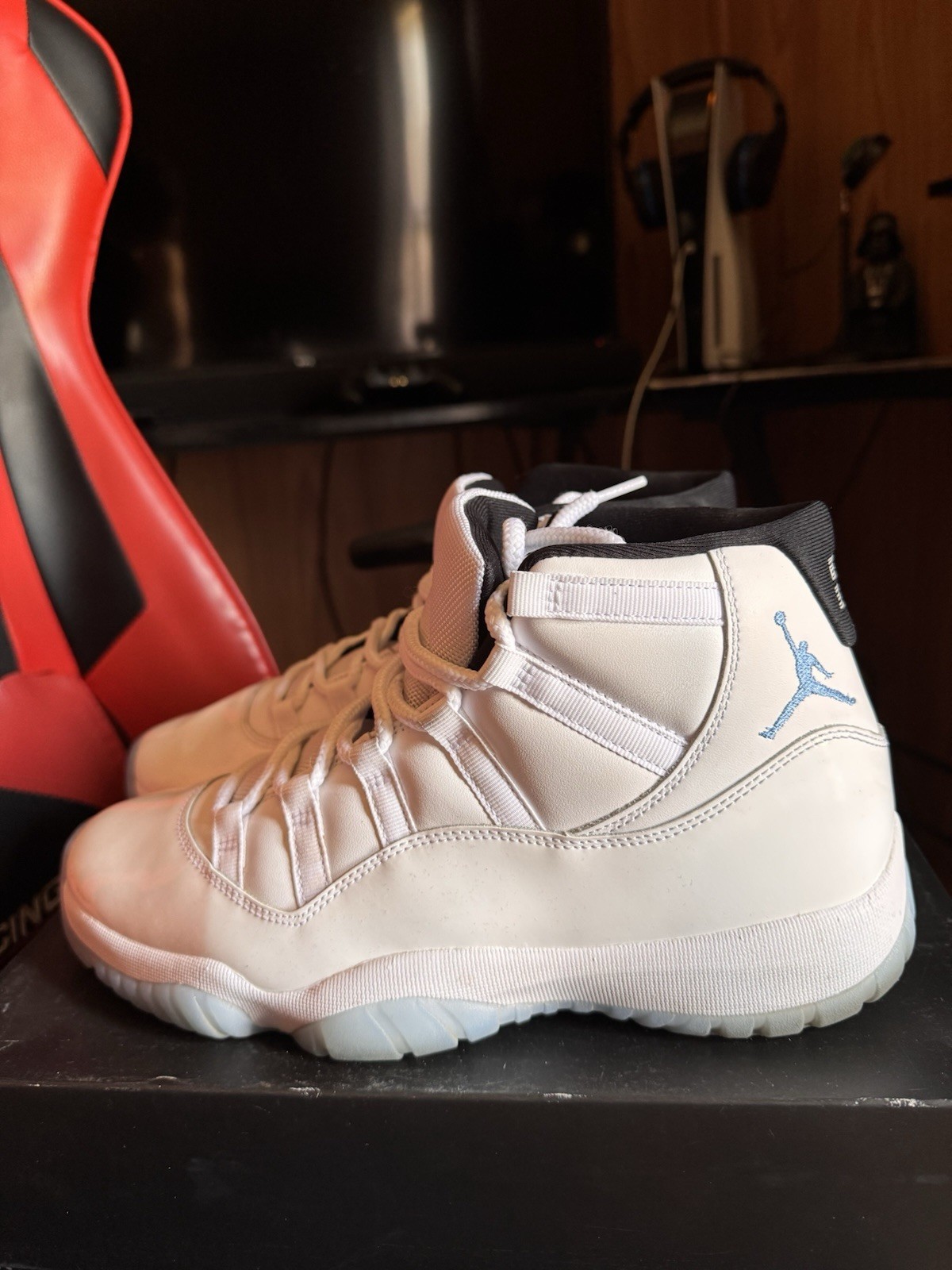 Air Jordan 11 Legend Blue