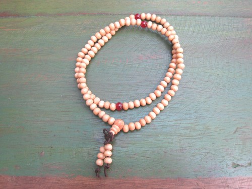 Große Mala 108 Perlen plus diverse Zierperlen, eine Buddhaperle orangebraun - Bild 6 von 10