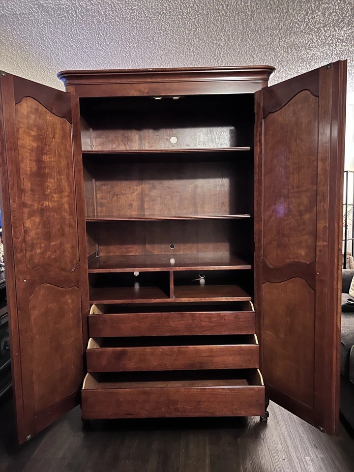 Guarda-roupa vintage de mogno coleção KINDEL - Imagem 4 de 4