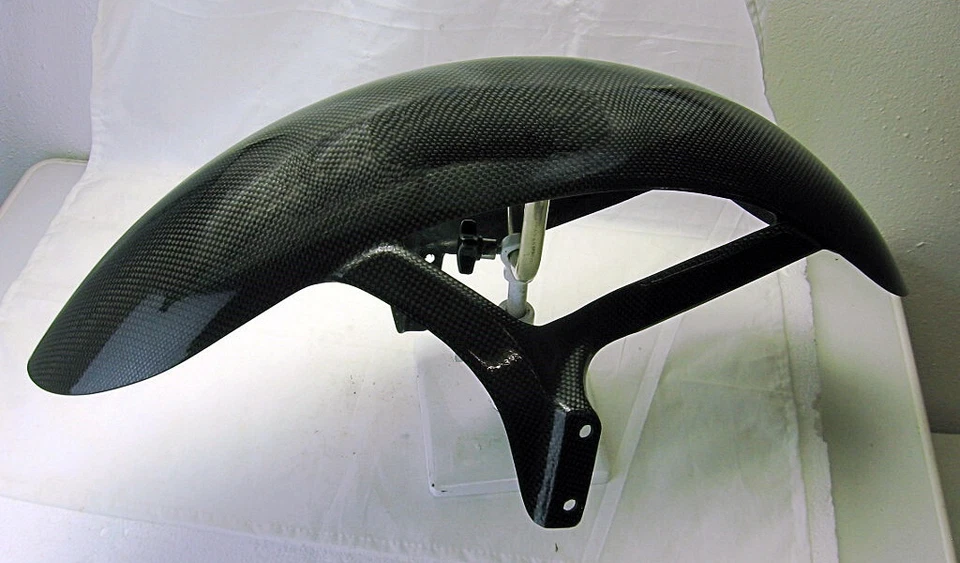 Guardabarros delantero liso fibra carbono Ducati Monster 400 600 620 750 800 900 Foto 4 de 4