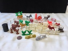 Lot of 29 Vintage Plastic Rubber Farm Animals Fences Accessories  O15 