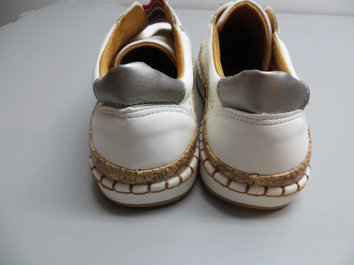 Casual sneaker shop with arch support