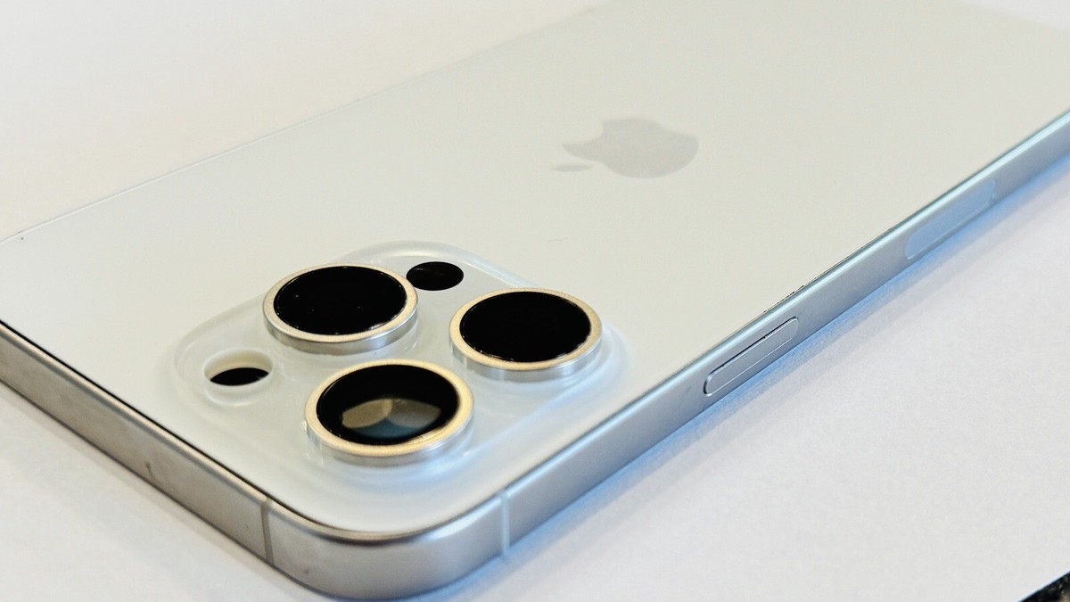 SUTI iPhone 15 Pro PhoneBack ホワイト Amazon.com: Apple iPhone 15 Pro, 128GB, White Titanium